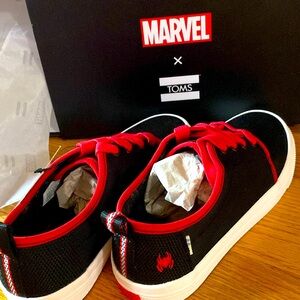 MARVEL Miles Morales Nylon Youth Carlito Sneakers TOMS® New in Box Spider-Man 5Y